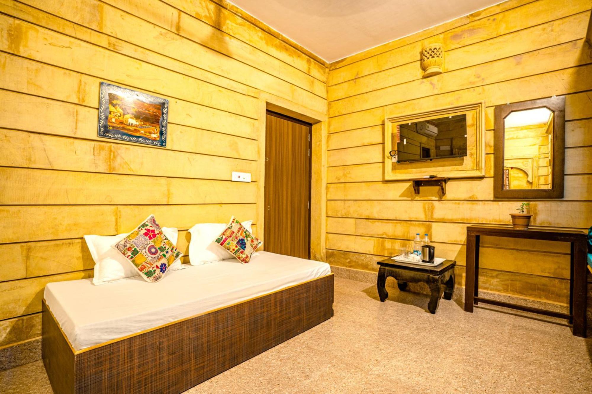 Hotel Relax Inn ジャイサルメール エクステリア 写真